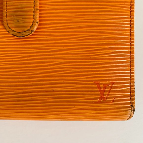 AUTH LOUIS VUITTON MARIGOLD EPI WALLET MADE IN FRANCE - Picture 2 of 13